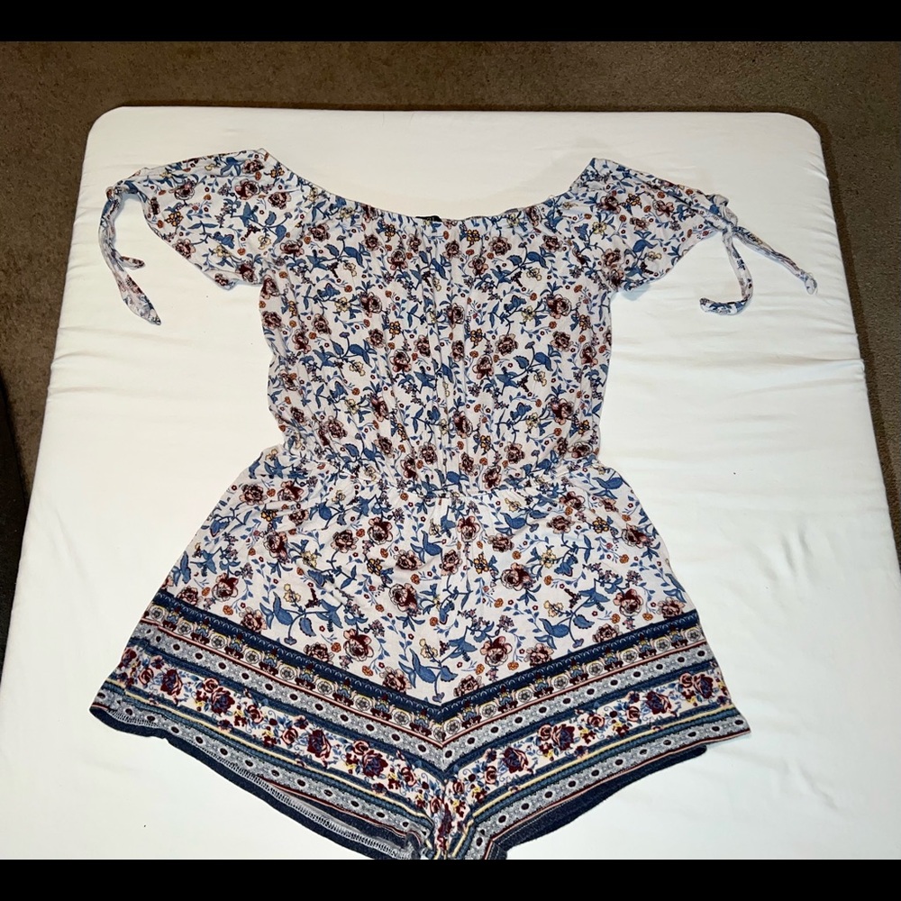 🎉 OFF THE SHOULDER FLORAL ROMPER L